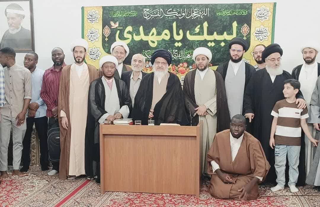 گزارش تصویری دیدار جمعی از مدیران و طلاب مدرسه حضرت امام حسن مجتبی سلام الله علیه با آیت الله میلانی مدظله العالی