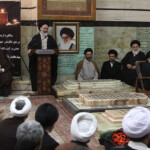 رونمایی از سنگ مزار مرحوم آیت الله العظمی گلپایگانی رونمایی از سنگ مزار مرحوم آیت الله العظمی گلپایگانی - آیت الله میلانی