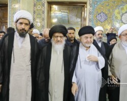 نماز بر پیکر مرحوم آیت الله کورانی توسط آیت الله میلانی